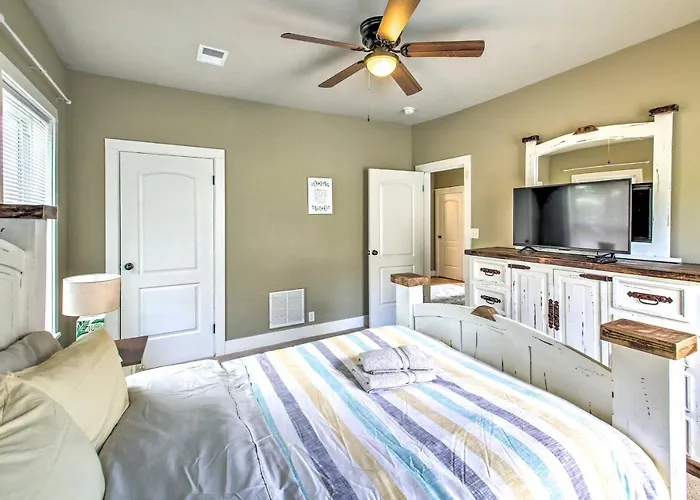 Historic Home Near Bathhouse Row In Hot Springs!