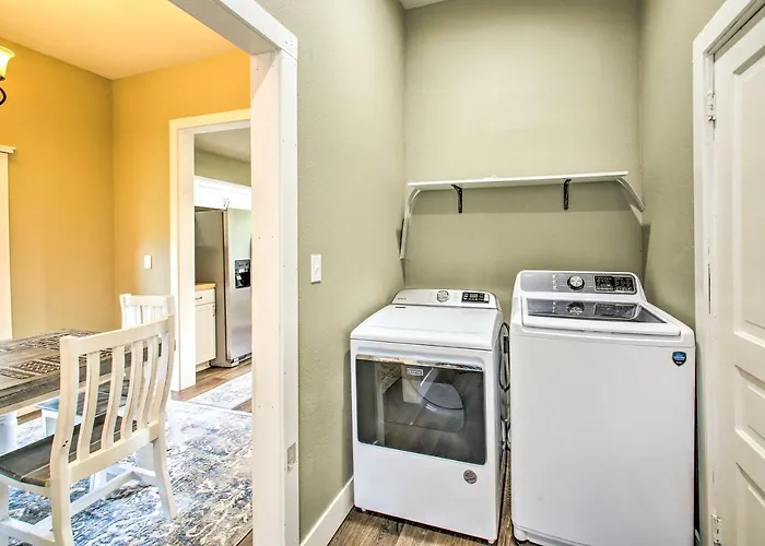 Historic Home Near Bathhouse Row In Hot Springs!