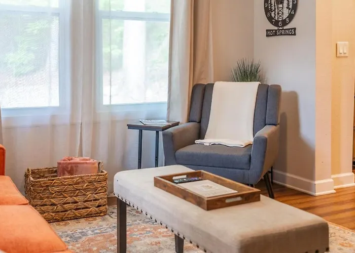Mountain Bungalow-Walk To Downtown/Biker'S Dream!