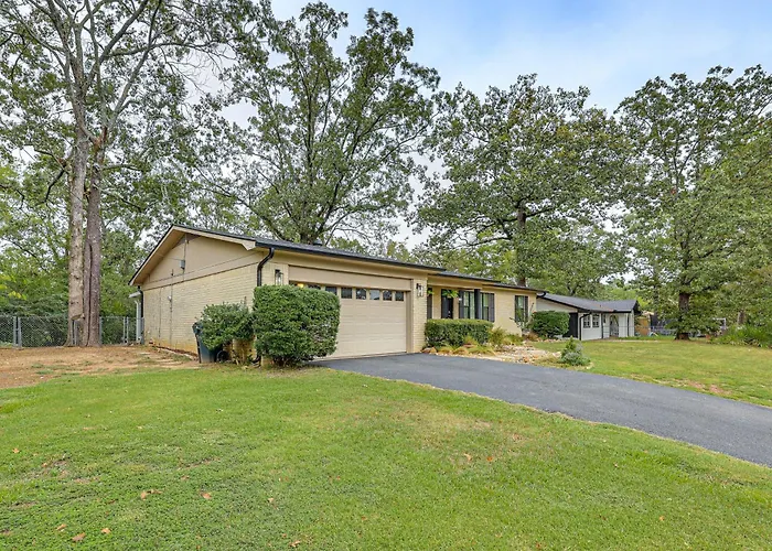 Sunroom & Yard: Charming Hot Springs Home!